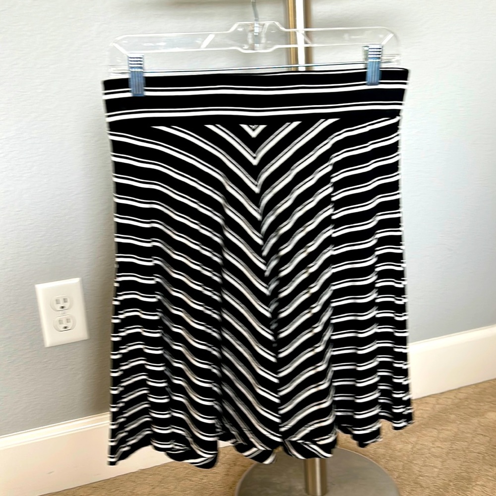 Loft stripped Circle skirt. Black and white